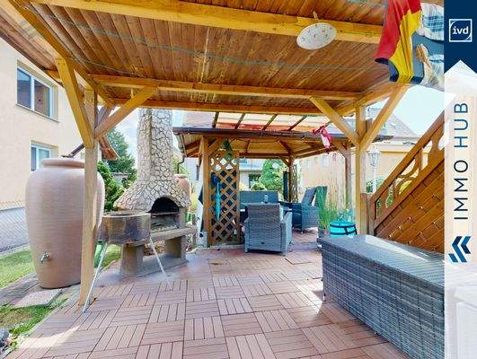 Terrasse mit Grill und Feuerschale