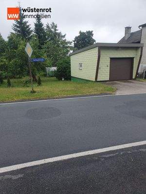 Vorderansicht mit Garage