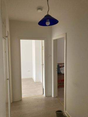 Flur mit Blick in die Wohnung