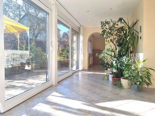 Einladender Wintergarten EG