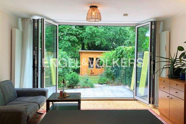 Wohnbereich mit Gartenblick