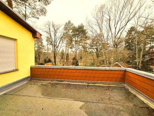 Gut abgeschirmte Dachterrasse