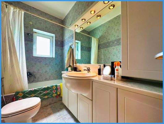 9c3b8543a4684785be9f4c92440a719e-original