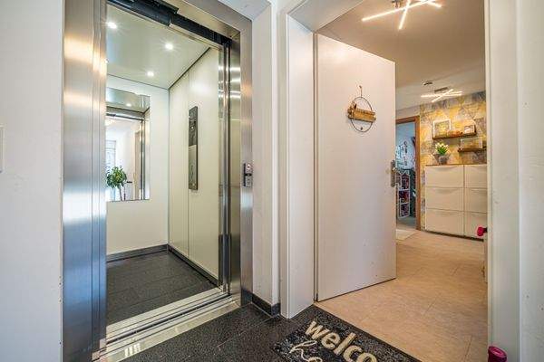 Treppenhaus / Wohnungseingang