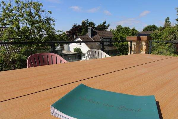 Tisch Expose Schau ins Land.JPG