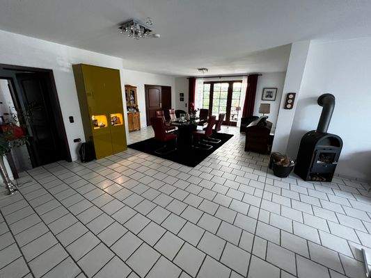 gemütlicher Kamin im Wohnzimmer des Erdgeschoss 