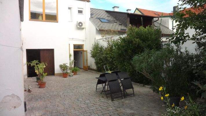 Innenhof mit Terrasse