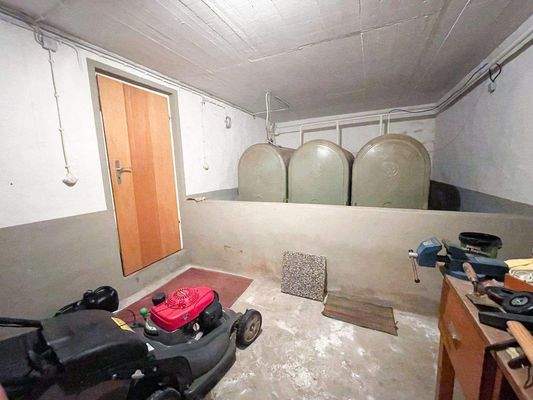 Kellerraum mit Öltanks 