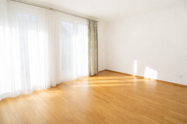 Schlafzimmer mit Balkonzugang OG.png