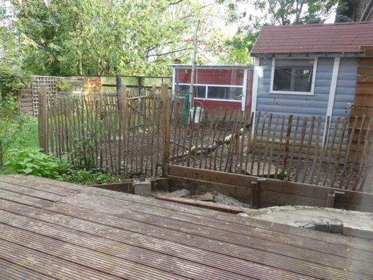 Blick auf Terrasse u. Garten