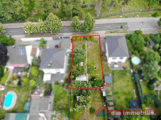 gegenüber des ruhigen Friedhofes