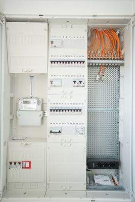 Stromkasten | Glasfaser | CAT-Netzwerkkabel