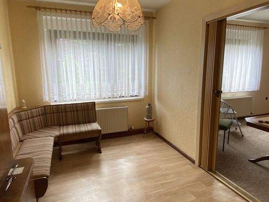 Esszimmer mit Zugang zum Wohnzimmer