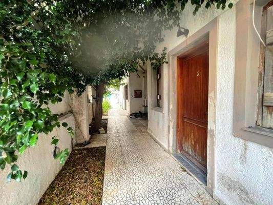 Südostkreta, Makry Gialos: Apartmentkomplex zur Renovierung zu verkaufen