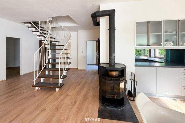 Treppenaufgang, Kamin, Küche