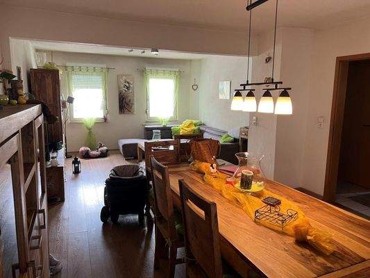 8 Wohn- und Esszimer