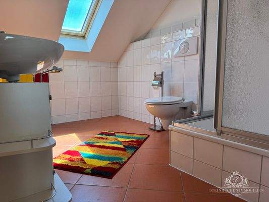 Gästebadezimmer mit Dusche