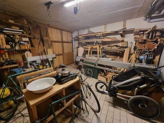 Garage, derzeit  als Schreinerwerkstatt