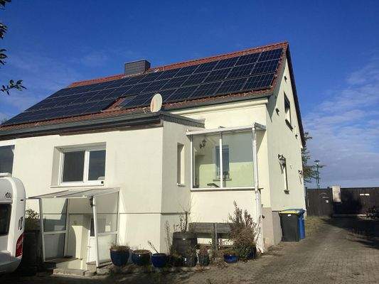 Rückansicht mit Photovoltaik