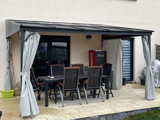 Terrasse mit Überdachung