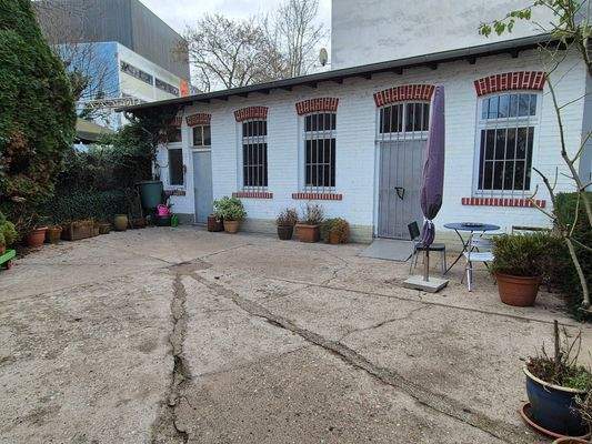 Ehemalige Werkstatt und Hinterhof.jpg