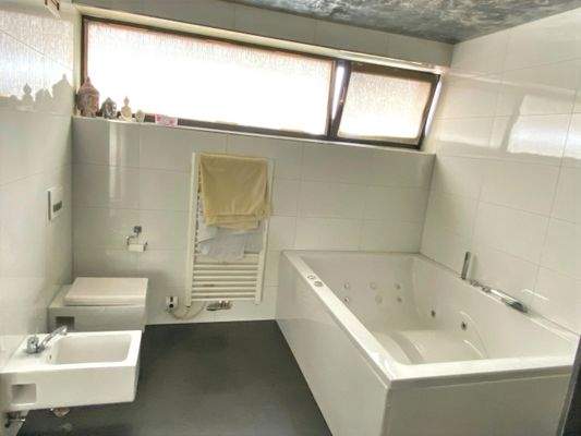 Badausstattung im Elternschlafzimmer