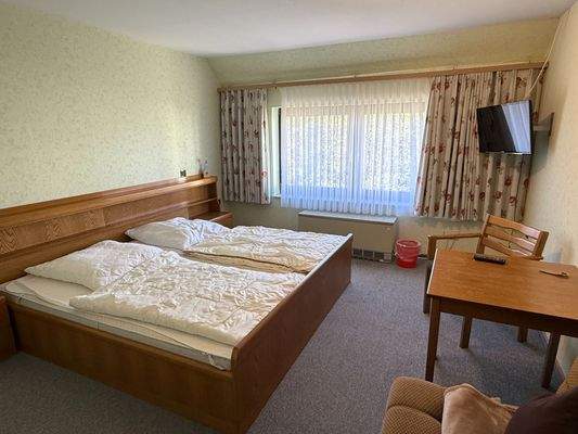 Gästeraum mit eignem Badezimmer DG Haupthaus