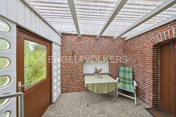 Überdachter Eingangsbereich draußen