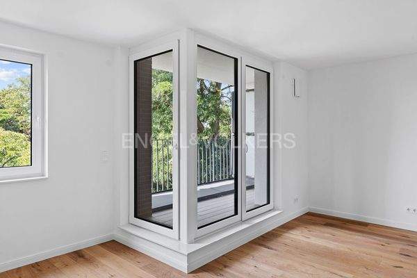 Zugang zum nach Südwesten ausgerichteten Balkon