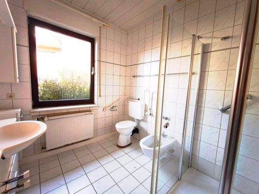 Badezimmer mit Dusche