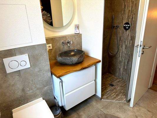 Badezimmer 1 (unten)