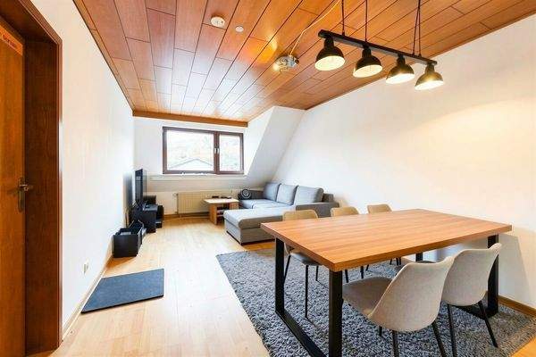 Wohnzimmer DG - (KI optimiert)