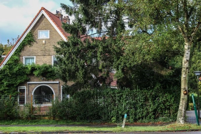 *Einfamilienhaus mit Garten & Garage in Heide