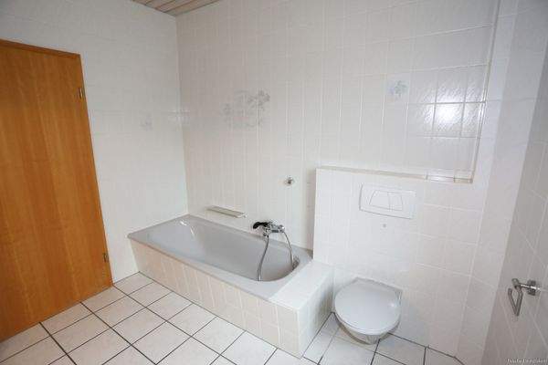 Haus 1 Bad DG - andere Perspektive