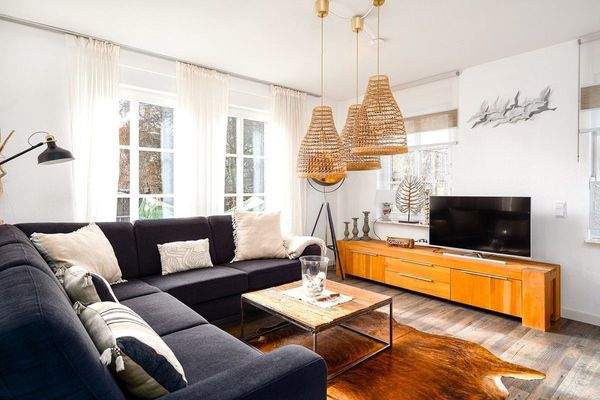 Die gemütliche Fernsehecke lädt zum Entspannen und Fernsehen ein