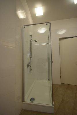 Badezimmer - Modern sanierte 2,5 Zimmer Altbauwohnung mit Stadtblick Miete Andräviertel Salzburg