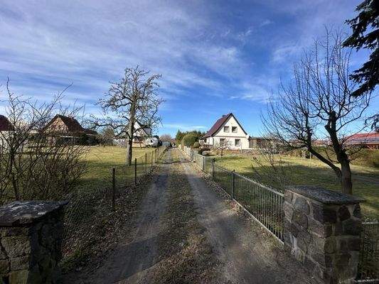 Grundstück mit Weg