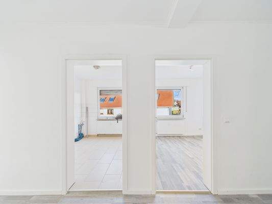 Küche mit angrenzendem Zimmer