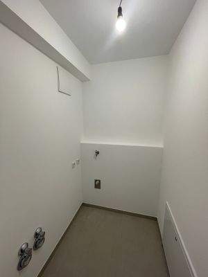 Abstellraum mit WM Anschluss