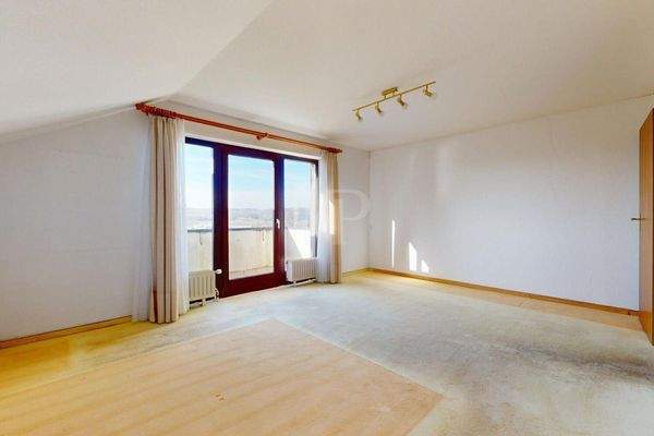 Schlafzimmer mit Balkon OG