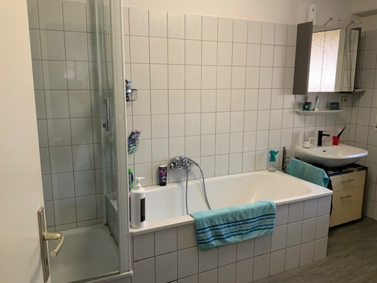 Dusche und Wanne
