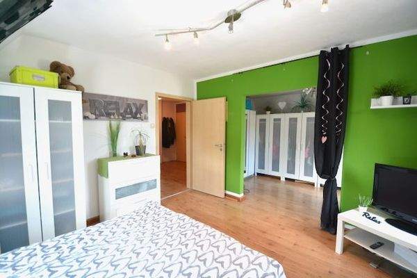 Schlafzimmer mit Ankleide