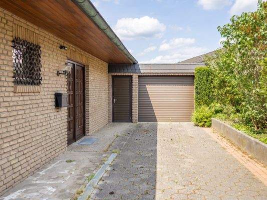 Zufahrt zur Garage