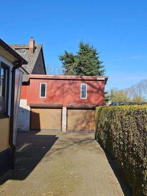 Zufahrt und Garagen.jpg