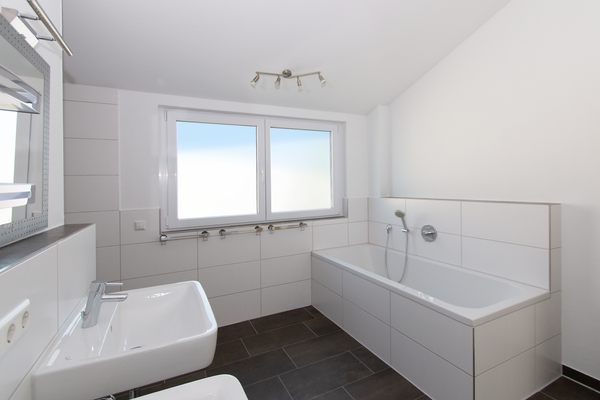 Bad Dachgeschoss (1)