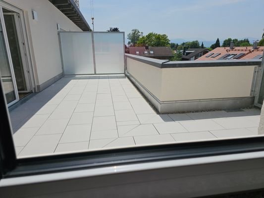 Blick Küche auf Dachterrasse