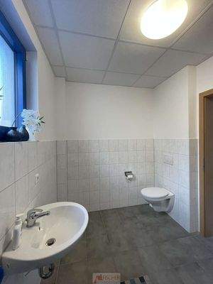 WC + Waschbecken