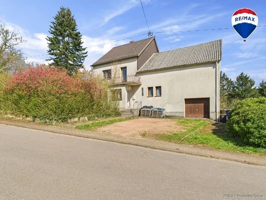 Remax Immobilien DeLux Wadern / Bardenbach Vorderansicht