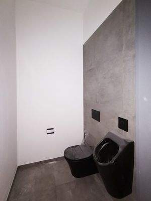 Herren-WC mit Pissoir