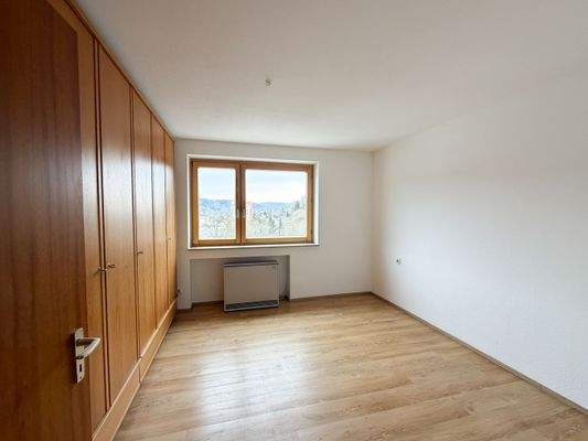 Großzügiges Schlafzimmer